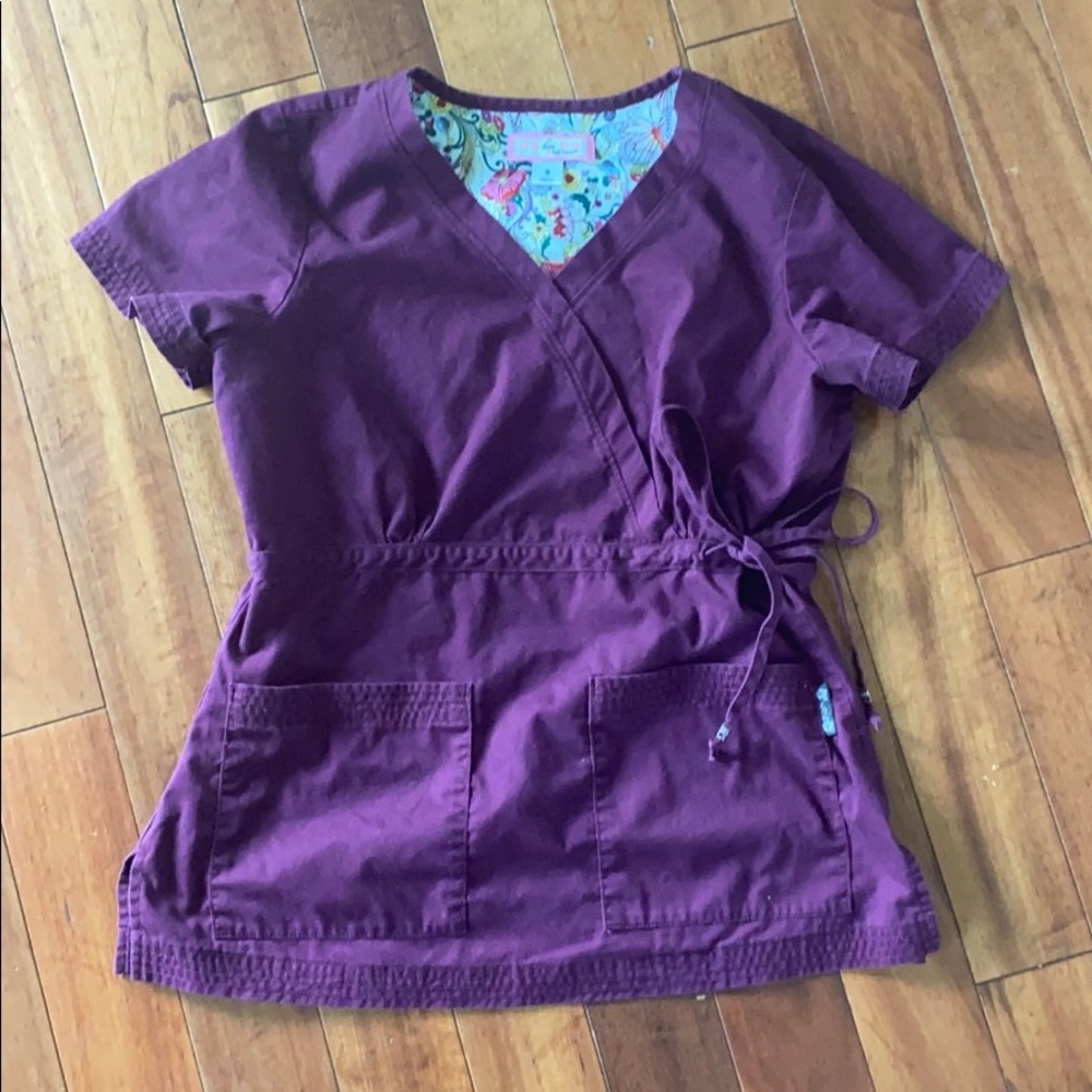 Koi size small plum scrub top